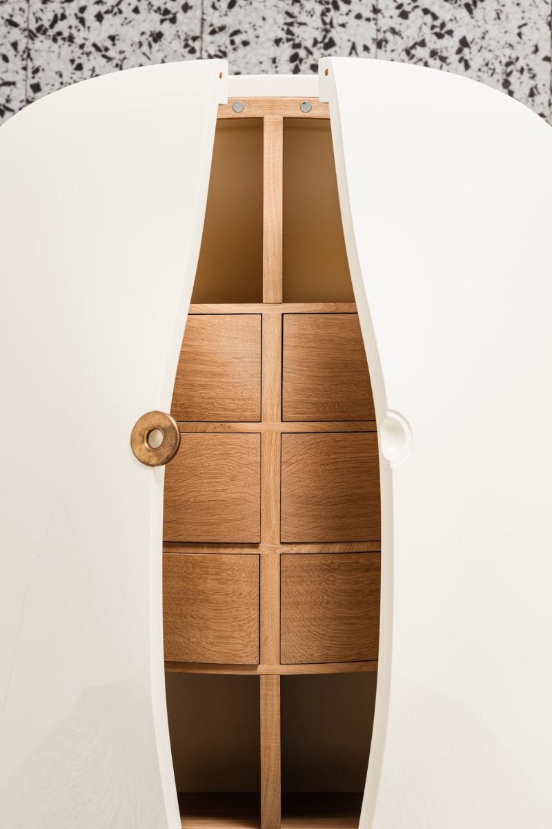"Carapace" cabinet