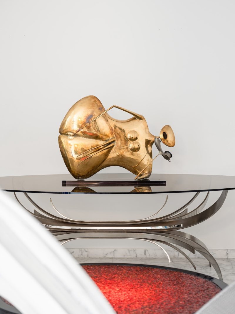 "La Voix" sculpture