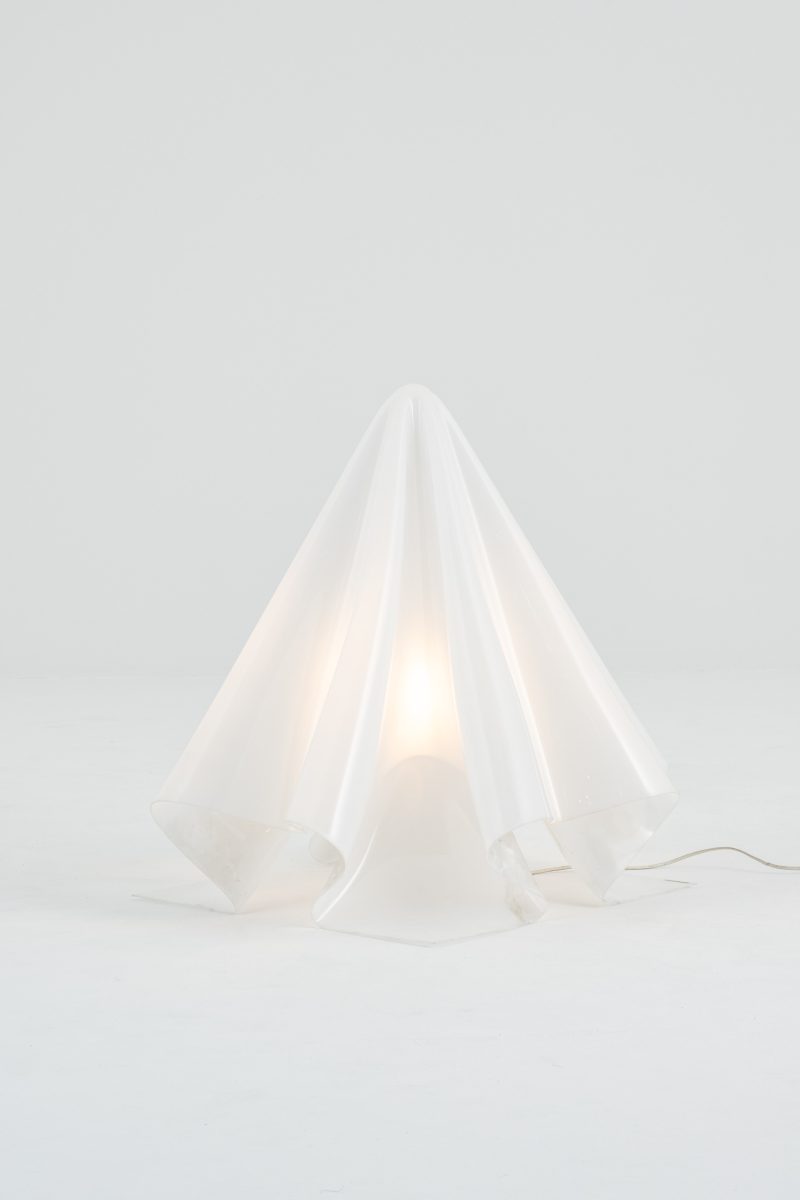 "Ghost" lamp