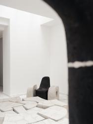 "Aztèque Noir II" armchair