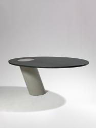"Eccentrico" table